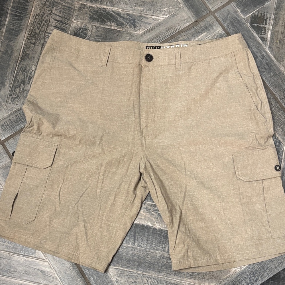 BKE Light Tan Cargo Shorts for Men